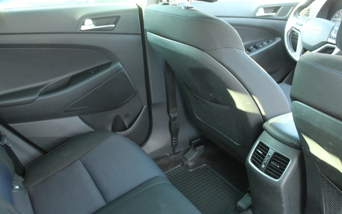 Hyundai Tucson cena 59500 przebieg: 152000, rok produkcji 2015 z Ostrowiec Świętokrzyski małe 211